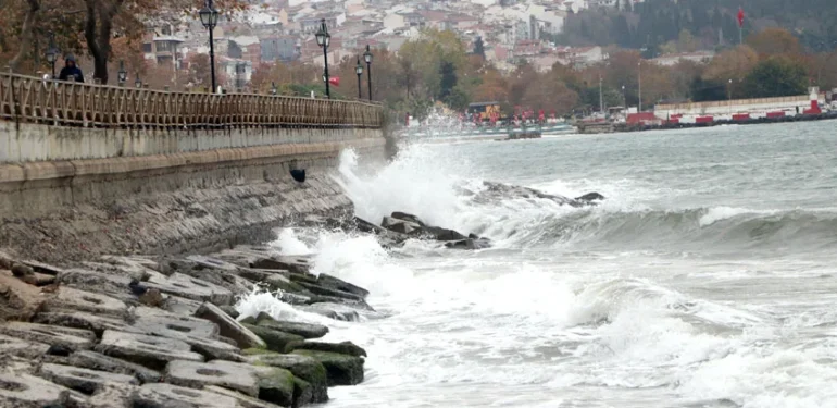 Tekirdağ’da 2 günlük poyraz deniz trafiğini durdurdu – Birlik Haber Ajansı