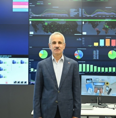 BAKAN-URALOGLU-GUVENLI-INTERNET-ABONE_1130370_335632.jpg