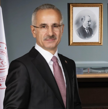 BAKAN-URALOGLU-TURUNCU-EKIPLERIMIZ-GORE_1082660_321348.jpg