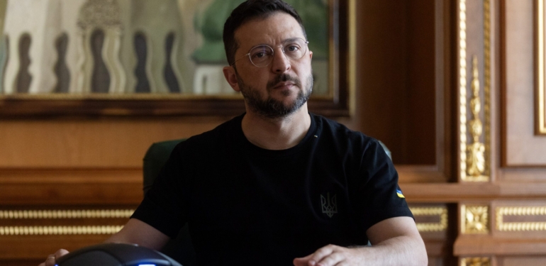 ZELENSKIY-BARIS-ICIN-MUCADELE-EDIYORUZ_1091722_324084-scaled.jpg