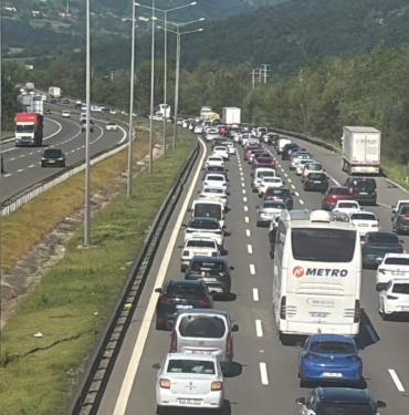 ANADOLU-OTOYOLUNUN-BOLU-GECISINDE-TRAFI_1336930_397164.jpg