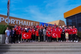 BAKAN-BAKTAN-MILLI-KARATECILERE-TEBRIK_1330680_395354.jpg