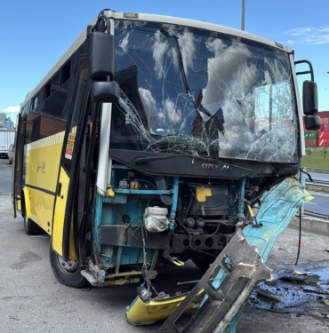 BEYLIKDUZUNDE-FRENI-BOSALAN-IETT-OTOBUS_1337222_397242.jpg