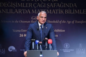 BAKAN-ERSOY-‘GOKKURE-SERGISININ-ACILIS_1382789_410643.jpg