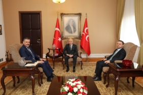 BAKANLAR-CIFTCI-VE-GURLEK-BAHCELIYI-ZI_1341100_398337.jpg