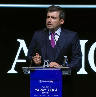 BAYRAKTAR-MAKINELERIN-VE-MAKINE-INSANLA_1361318_404183.jpg
