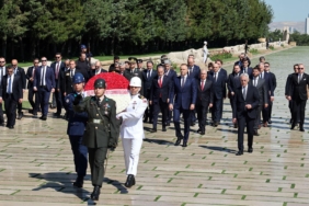 POLONYA-CUMHURBASKANI-NAWROCKI-ANITKABI_1377321_408987.jpg
