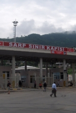 Sarp_Sinir_Kapisi_-_panoramio.jpg