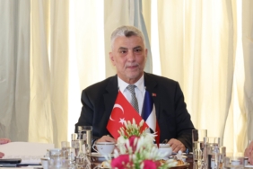 TICARET-BAKANI-OMER-BOLAT-FRANSADA_1341505_398446.jpg