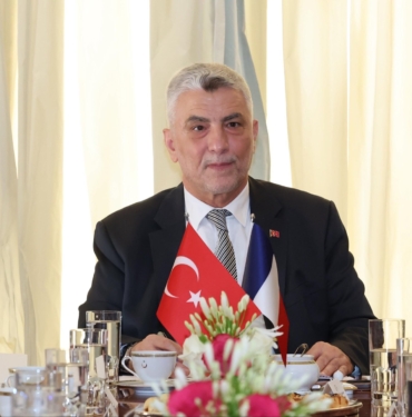 TICARET-BAKANI-OMER-BOLAT-FRANSADA_1341505_398446.jpg
