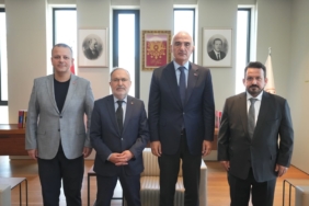 BAKAN-ERSOY-15-TEMMUZ-DERNEGI-HEYETI-IL_1409047_418611.jpg