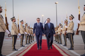 FRANSA-CUMHURBASKANI-EMMANUEL-MACRON-SU_1399949_415770.jpg