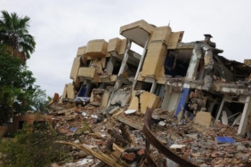 VENEZUELADAKI-DEPREMLERDE-HAYATINI-KAYB_1404569_417346.jpg