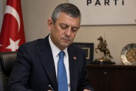 yeni-parti-ozgur-ozel-1-e1784885627637.png