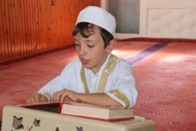 9-YASINDAKI-OTIZMLI-ASILHAN-KURAN-OKUM_1445774_430036.jpg