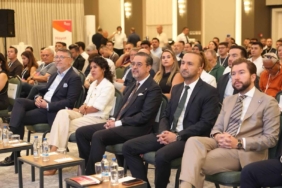 AYDEM-PERAKENDE-DENIZLIDEKI-IS-INSANLA_1445725_430018.jpg