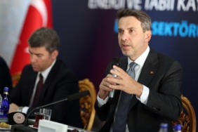 BAKAN-BAYRAKTAR-2027NIN-ILK-CEYREGINDE_1454467_432667-scaled.jpg