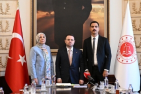 BAKAN-GURLEK-MUHSIN-YAZICIOGLUNUN-AILE_1451469_431735.jpg