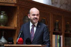 BAKAN-YARDIMCISI-CALISKAN-ENGELLI-MEMUR_1461621_434861.jpg