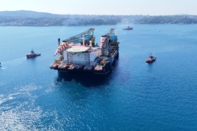 DEV-VINC-GEMISI-ISTANBUL-BOGAZINDA-1_1445371_429890.jpg