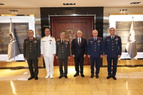 HAVA-KUVVETLERI-KOMUTANLIGINDA-DEVIR-TE_1462376_435097.jpg