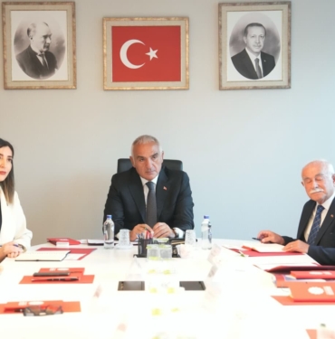 BAKAN-ERSOY-ALEVI-BEKTASI-KULTUR-VE-CEM_1517261_451331.jpg