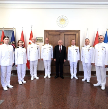 BAKAN-GULER-DENIZ-KUVVETLERI-KOMUTANI-T_1523987_453384.jpg