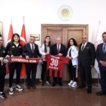 BAKAN-GULER-YUKSEKOVA-SPOR-KADIN-FUTBOL_1524396_453509.jpg