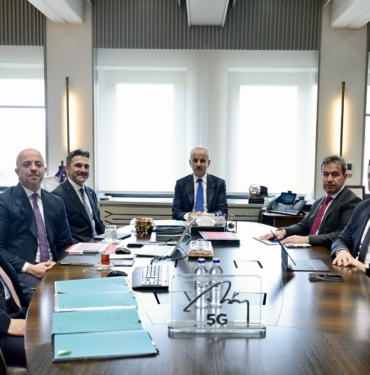 BAKAN-URALOGLU-HAVACILIK-SIRKETLERININ-_1508795_448918.jpg