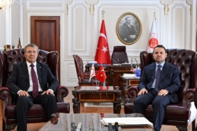 BAKANLAR-GURLEK-VE-GULER-KKTC-BASBAKANI_1496047_445087.jpg