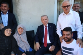 CUMHURBASKANI-ERDOGAN-RIZEDE-KOMSULARI_1503740_447371.jpg
