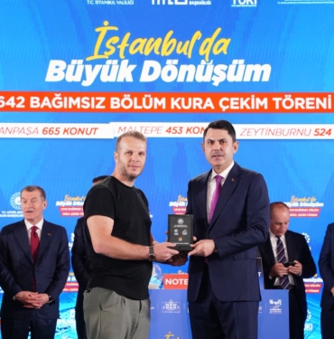 HSfkI46XEAAmADb.jpg