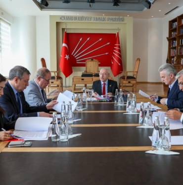 KILICDAROGLU-EKONOMI-MASASI-TOPLANTIS_1510211_449358-scaled.jpg