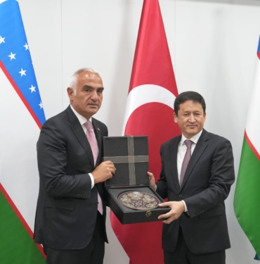 KULTUR-VE-TURIZM-BAKANI-ERSOY-OZBEKISTA_1522244_452850.jpg