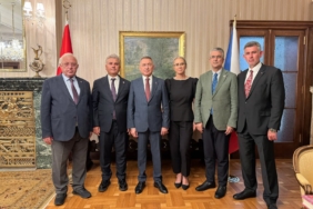 TBMM-DISISLERI-KOMISYONU-BASKANI-OKTAY-_1495269_444868.jpg
