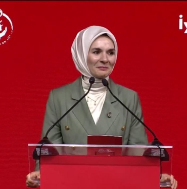 mahinur-ozdemir-goktas-2487862.jpg