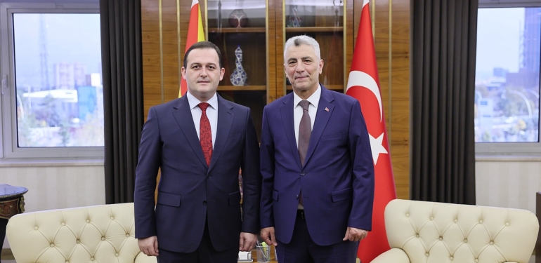 BAKAN-BOLAT-KUZEY-MAKEDONYA-DEVLET-BAKA_1578526_469527.jpg