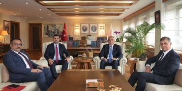 BAKAN-ERSOY-AK-PARTILI-INAN-VE-IZMIR-B_1579148_469673.jpg