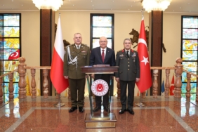BAKAN-GULER-POLONYA-GENELKURMAY-BASKANI_1556187_463088.jpg