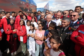 BAKAN-GULER-TEKNOFEST-ALANINDA-STANTLAR_1536367_457210-scaled.jpg
