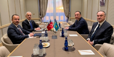 Ulaştırma ve Altyapı Bakanı Uraloğlu Kazak Heyetle Görüştü