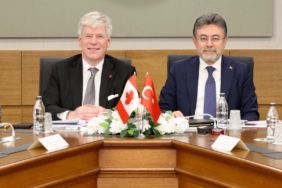 BAKAN-YUMAKLI-KANADALI-BAKAN-HODGSONU-_1567121_466340.jpg