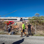 ISPANYADA-IKI-YUKSEK-HIZLI-TREN-CARPIST_1578925_469498.jpg