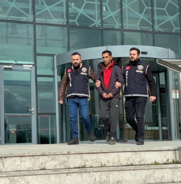 KIRIKKALEDE-BABASINI-BICAKLAYARAK-OLDUR_1582718_470623-1.jpg