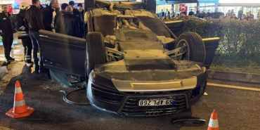 Çorlu’da Otomobil Park Halindeki 3 Araca Çarptı: 2 Yaralı
